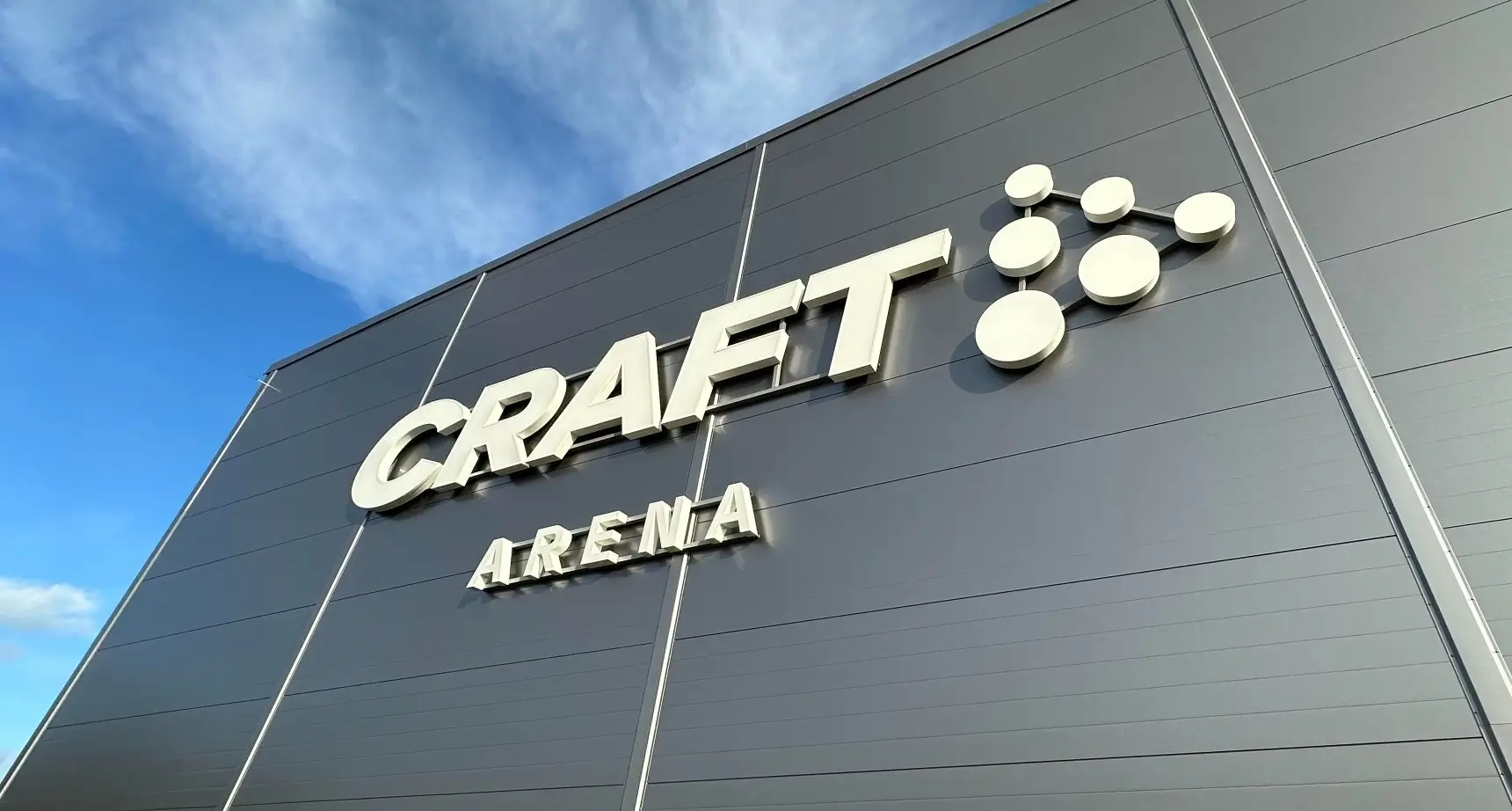 Företagsskylt på fasad åt Craft Arena Företagsskylt på fasad åt Craft Arena