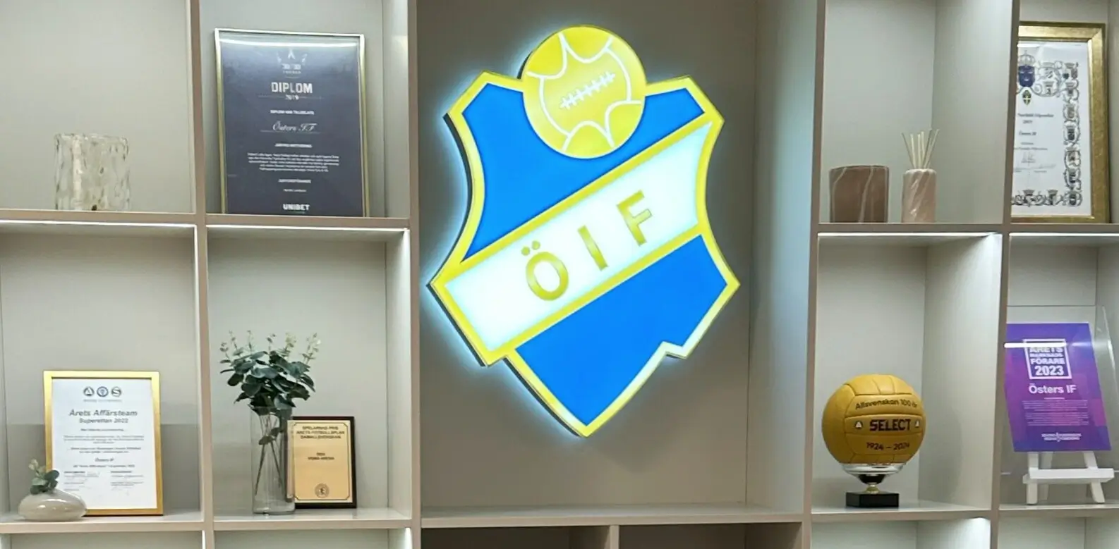 Ljusskylt till Östers kansli