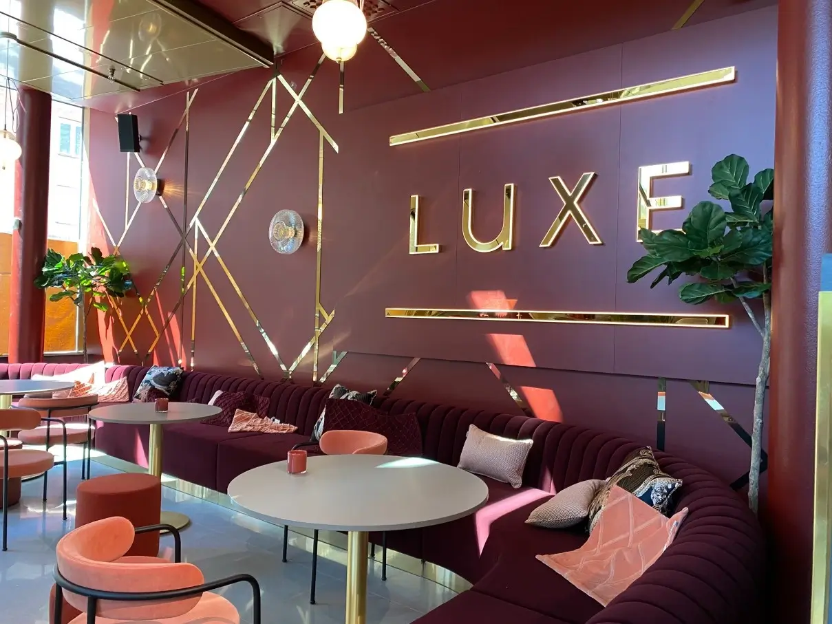 Filmstaden Luxe inomhusskylt av Ecosign