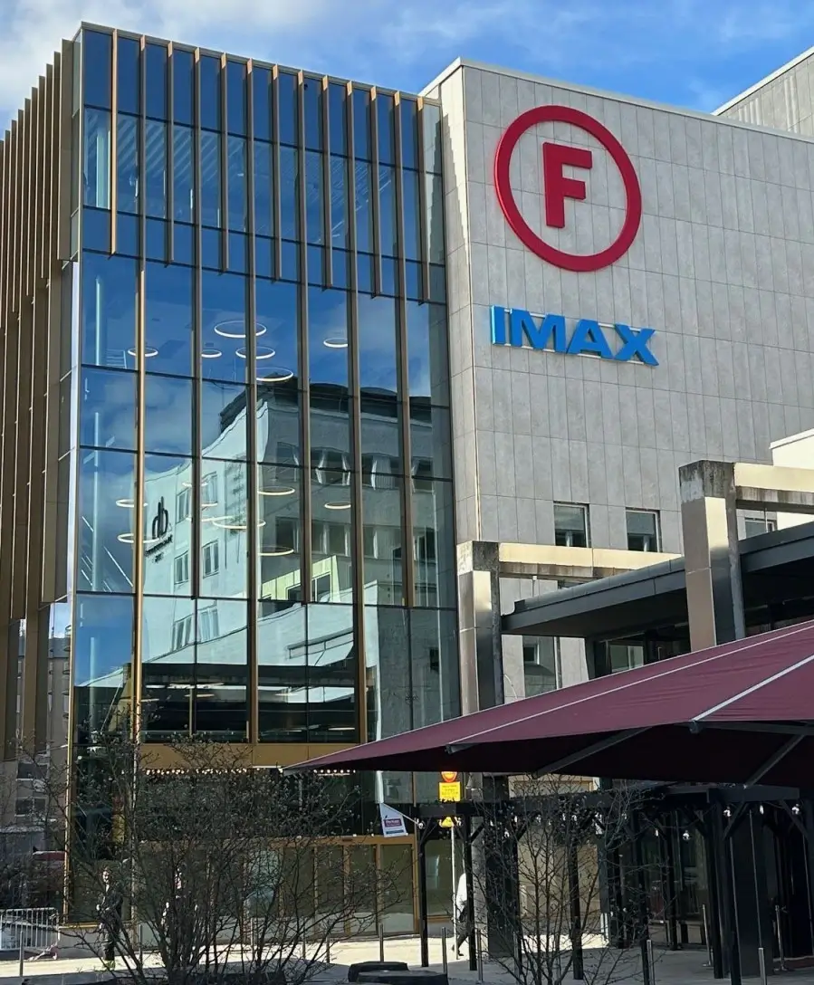 Luxe Filmstaden Uppsala skylt på fasad